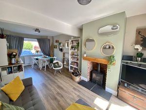 Lounge/Diner- click for photo gallery